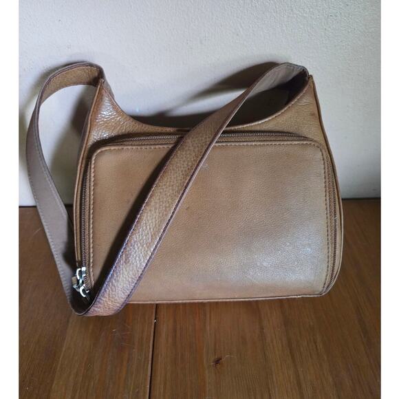 Fossil Shoulder Bag Genuine Leather Small In Size Lots Of Storage Great Bag! - Picture 2 of 9